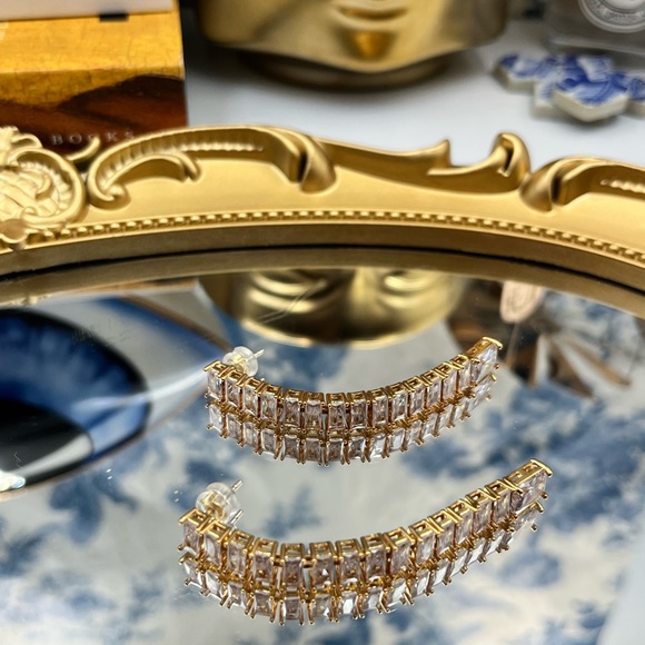 🆕 CRYSTAL HAZE 🧿 BNWOT Baguette Drop Earrings - Picture 13 of 15